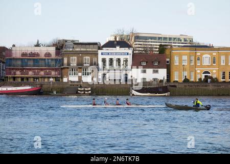 Les pubs Blue Anchor et Rutland Arms au bord de la rivière sur le Lower Mall à Hammersmith West Londres, Angleterre, Royaume-Uni. Banque D'Images