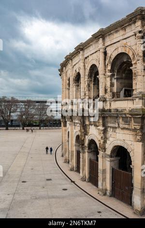 Nîmes, Occitanie, France - 01 01 2023 - vue panoramique sur l'Arena, amphithéâtre de style romain Banque D'Images