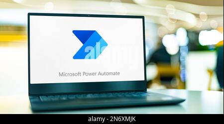 POZNAN, POL - 24 MAI 2022 : ordinateur portable affichant le logo de Microsoft Power automate Banque D'Images