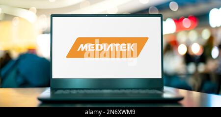 POZNAN, POL - 2 AOÛT 2022: Ordinateur portable affichant le logo de MediaTek, une société taïwanaise de semi-conducteurs Banque D'Images