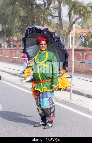 Bikaner, Inde - Jan 2023: Artistes du rajasthan qui produisent de la musique folklorique tout en participant au festival de chameau à bikaner. Banque D'Images