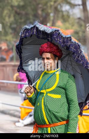 Bikaner, Inde - Jan 2023: Artistes du rajasthan qui produisent de la musique folklorique tout en participant au festival de chameau à bikaner. Banque D'Images