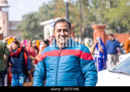 Bikaner, Inde - Jan 2023: Artistes du rajasthan qui produisent de la musique folklorique tout en participant au festival de chameau à bikaner. Banque D'Images