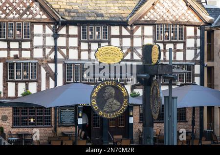 À l'extérieur du Old Wellington Inn Banque D'Images
