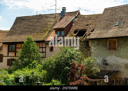 Bergheim, petite ville sur la route des vins d'Alsace avec des bâtiments médiévaux, un mur défensif et une atmosphère charmante Banque D'Images