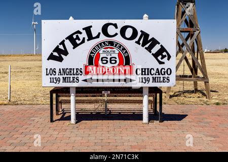 Le panneau Midpoint, route 66, Amérique, États-Unis Banque D'Images