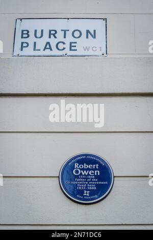 Plaque bleue pour Robert Owen – le Père du mouvement coopératif au 4 Burton place, Bloomsbury, Londres, Angleterre, Royaume-Uni Banque D'Images