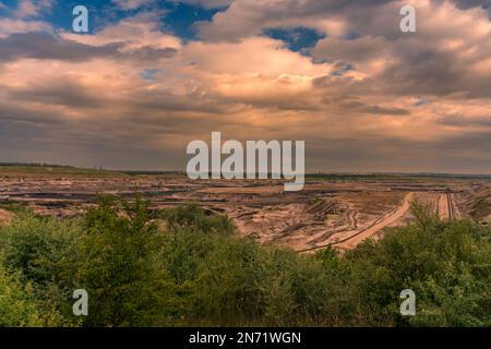 Vue sur la mine de lignite à ciel ouvert Profen près de la ville de Zeitz, Burgenlandkreis, Saxe-Anhalt, Allemagne Banque D'Images