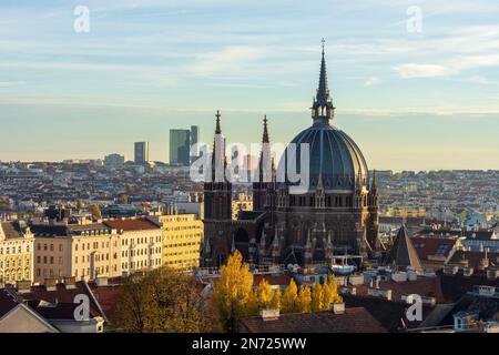 Vienne, église Kirche Maria vom Siege, gratte-ciel à Wienerberg en 15. Rudolfsheim-Fünfhaus, Vienne, Autriche Banque D'Images