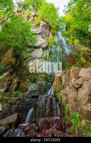 Montagnes des Vosges (Vogesen), cascade de Nidecker (Cascade du Nideck) en Alsace (Elsass), Bas-Rhin (Unterelsss), France Banque D'Images