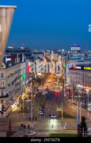 Vienne, magasin IKEA sans voiture Westbahnhof, vue du restaurant sur le toit à la rue Mariahilfer Straße et à l'aquarium 'Haus des Meeres' en 06. Mariahilf, Vienne, Autriche Banque D'Images