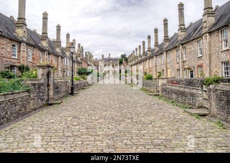 Vicarss' Close Street, Wells, Somerset, BA5 2uH a déclaré être la plus ancienne rue purement résidentielle avec des bâtiments d'origine restant intacts en Europe. Banque D'Images