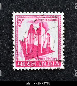 Timbre-poste imprimé par l'Inde, qui montre la planification familiale, vers 1967. Banque D'Images