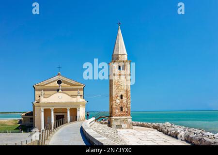 L'église de Madonna dell'Angelo sur la plage orientale de Caorle dans le nord de l'Italie Banque D'Images