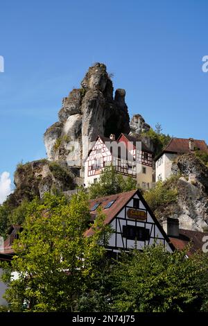 Allemagne, Bavière, haute-Franconie, Comté de Bayreuth, Suisse franconienne, Pottenstein, Felsendorf Tüchersfeld Banque D'Images