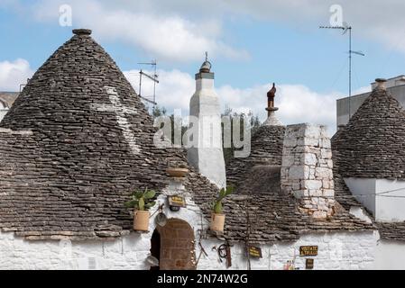 Toit typique en pierre pilée d'un trullo à Alberobello, Italie Banque D'Images