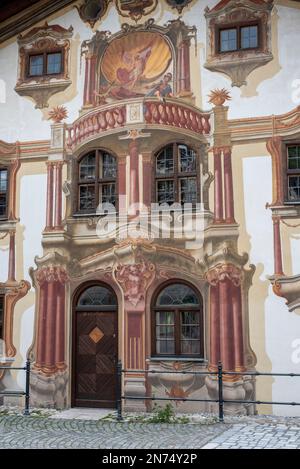 Peintures en plein air d'une ancienne maison dans le centre-ville d'Oberammergau, Bavière, Allemagne Banque D'Images