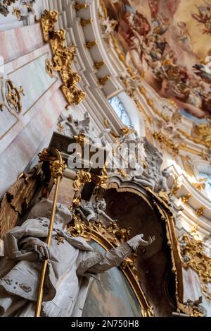 De belles fresques décoratives à l'intérieur de l'église Marie Assomption à l'Ettal bavarois, en Allemagne Banque D'Images