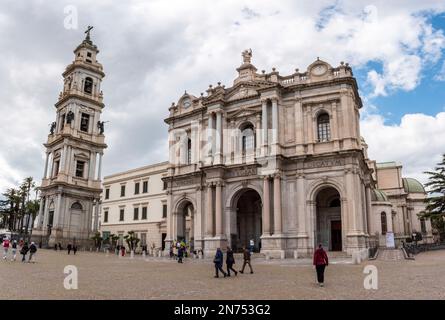 Célèbre église de pèlerinage Temple de notre Dame du Rosaire à Pompéi, dans le sud de l'Italie Banque D'Images