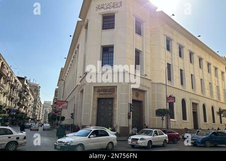 Le Caire. 10th févr. 2023. La photo prise le 10 février 2023 montre la construction de la Banque centrale d'Égypte au Caire, en Égypte. L'inflation annuelle de l'Egypte a continué sa hausse en janvier, atteignant 26,5 pour cent, le plus élevé depuis la fin de 2017, a annoncé jeudi l'agence officielle de statistique du pays. Credit: Ahmed Gomaa/Xinhua/Alamy Live News Banque D'Images