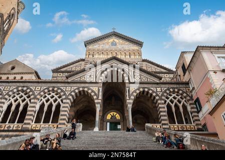 Portail de la cathédrale médiévale Saint Andrew à Amalfi, Italie Banque D'Images