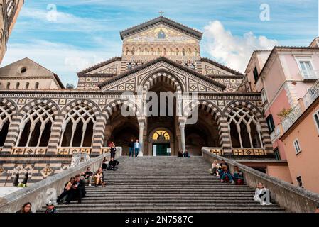 Portail de la cathédrale médiévale Saint Andrew à Amalfi, Italie Banque D'Images
