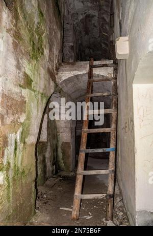 A l'intérieur de la forteresse Landro dans les Alpes Dolomites du Tyrol du Sud, une demeure architecturale des conflits frontaliers entre l'Autriche et l'Italie Banque D'Images