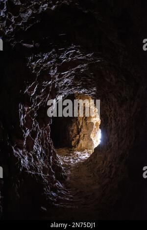 Un tunnel dans le Mont Lagazuoi, faisant partie d'un système de défense de la première Guerre mondiale dans les Alpes Dolomites, Pronvince autonome du Tyrol du Sud Banque D'Images