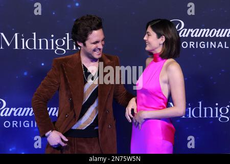 Diego Boneta y Mónica Bárbaro, pendant le tapis bleu du film 'à minuit' au centre culturel Roberto Cantoral sur 09 février 2023 à Mexico, Mexique. Banque D'Images