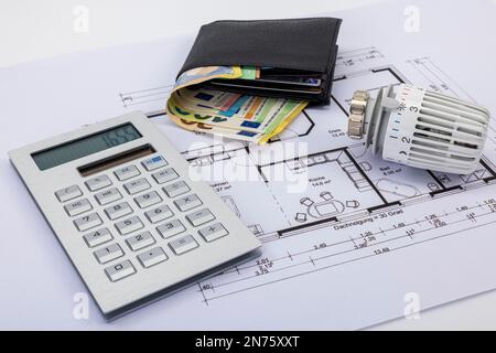 Portefeuille noir, calculatrice, thermostat de radiateur, mentir sur le dessin de construction, image de symbole, bâtiment, coûts d'énergie, augmentation des coûts de chauffage, arrière-plan blanc, Banque D'Images