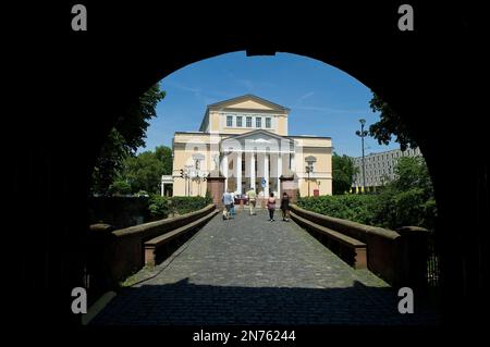 Allemagne, Hesse, Darmstadt, palais résidentiel à la place historique du marché, vue sur le vieux théâtre, archives de l'État Banque D'Images