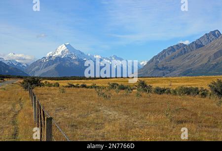 Fence et Mt Cook, parc national d'Aoraki, Nouvelle-Zélande Banque D'Images