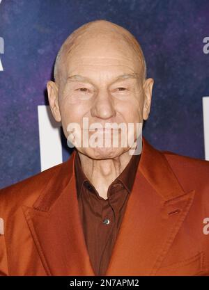 HOLLYWOOD, CALIFORNIE - 09 FÉVRIER : Sir Patrick Stewart arrive pour la première à Los Angeles de la troisième et dernière saison des s originaux de Paramount Banque D'Images