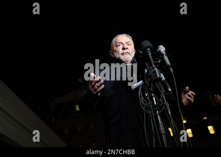 Washington DC, États-Unis. 10th févr. 2023. Luiz Inacio Lula da Silva, président du Brésil, arrive pour parler aux membres des médias après avoir rencontré le président Biden à la Maison Blanche à Washington, DC, Etats-Unis, vendredi, 10 février, 2023. Biden a accueilli Lula dans une démonstration de soutien à la démocratie brésilienne, secouée le mois dernier par une insurrection de droite semblable à l'invasion du Capitole des États-Unis en 2021. Photo par Andrew Harrer/UPI crédit: UPI/Alay Live News Banque D'Images