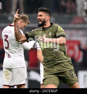 Milan, Italie. 10th févr. 2023. Olivier Giroud, de l'AC Milan, célèbre son but lors d'un match de football série A entre l'AC Milan et Turin à Milan, Italie, le 10 février 2023. Crédit: Alberto Lingria/Xinhua/Alay Live News Banque D'Images