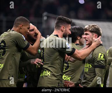 Milan, Italie. 10th févr. 2023. Olivier Giroud (C) d'AC Milan célèbre son but avec ses coéquipiers lors d'un match de football entre AC Milan et Turin à Milan, Italie, le 10 février 2023. Crédit: Alberto Lingria/Xinhua/Alay Live News Banque D'Images