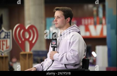 Arizona, États-Unis, États-Unis. 10th févr. 2023. (SPO) joueurs de football NFL sur Superbowl Experience en Arizona . 10 février 2023, Phoenix, Arizona, États-Unis : Brock Purdy (en sweat-shirt gris clair), 49ers quarterback qui a été NFL sur le prix Fox offensif Rookie of the Year. Avec Drew Brees (chemise colorée) retraité Orleans Saints vainqueur du quart de Super Bowl XLIV lors de l'expérience Super Bowl LVII en Arizona.Credit: Niyi Fote/Thenews2 (Credit image: © Niyi Fote/TheNEWS2 via ZUMA Press Wire) USAGE ÉDITORIAL SEULEMENT! Non destiné À un usage commercial ! Banque D'Images