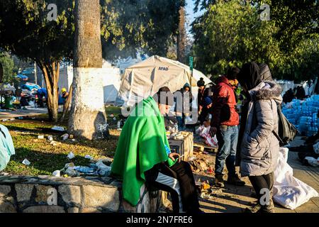 Hatay, Turquie. 2nd janvier 2020. Victimes du tremblement de terre vues dans le parc. La Turquie a connu le plus grand tremblement de terre de ce siècle dans la zone frontalière avec la Syrie. Le tremblement de terre a été mesuré à une magnitude de 7,7. Le tremblement de terre de 5th. Les pertes augmentent régulièrement de jour en jour. (Credit image: © Murat Kocabas/SOPA Images via ZUMA Press Wire) USAGE ÉDITORIAL SEULEMENT! Non destiné À un usage commercial ! Banque D'Images