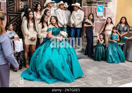 San Miguel de Allende Guanajuato Mexique, Historico Centre historique central Zona Centro, à thème fête portant cowboy chapeau chapeaux sombrero sombreros, quinceane Banque D'Images