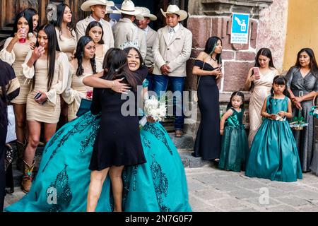 San Miguel de Allende Guanajuato Mexique, Historico Centre historique central Zona Centro, à thème fête portant cowboy chapeau chapeaux sombrero sombreros, quinceane Banque D'Images