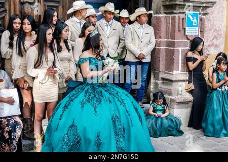 San Miguel de Allende Guanajuato Mexique, Historico Centre historique central Zona Centro, à thème fête portant cowboy chapeau chapeaux sombrero sombreros, quinceane Banque D'Images