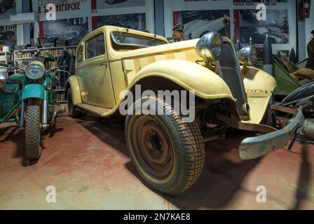 ZELENOGORSK, RUSSIE - 27 JANVIER 2023 : voiture rétro allemande Hanomag Rekord Diesel Typ D (1938) gros plan. Exposition du musée des voitures rétro « Horsepower » Banque D'Images