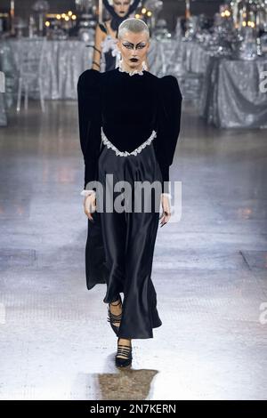 New York, États-Unis. 10th févr. 2023. Un mannequin marche sur la piste au Rodarte Fashion Show pendant l'automne hiver 2023 Collections Fashion Show à New York Fashion week à New York sur 10 février 2023. (Photo de Jonas Gustavsson/Sipa USA) crédit: SIPA USA/Alay Live News Banque D'Images