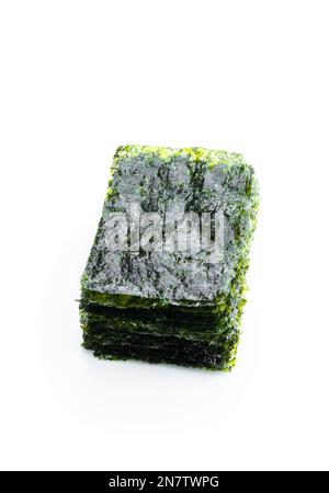 Algues Nori Croustillantes Isolées Sur Fond Blanc. Cuisine Japonaise Nori.  Feuilles D'algues Sèches. Image stock - Image du vert, nourriture: 275215699