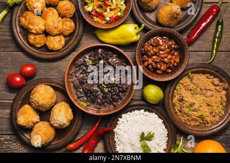 assortiment de plats préparés avec délicieux plats brésiliens Banque D'Images