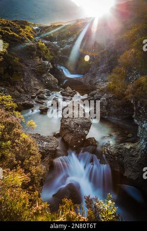 Île de Skye, Écosse - lever du soleil aux piscines de Fairy sur l'île de Skye, le jour du printemps Banque D'Images