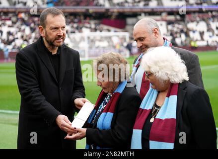 Une cérémonie pour introniser à titre posthume Jack Leslie dans le Hall of Fame du Musée national du football avant le match de la Premier League au stade de Londres. Date de la photo: Samedi 11 février 2023. Banque D'Images