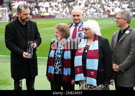 Une cérémonie pour introniser à titre posthume Jack Leslie dans le Hall of Fame du Musée national du football avant le match de la Premier League au stade de Londres. Date de la photo: Samedi 11 février 2023. Banque D'Images