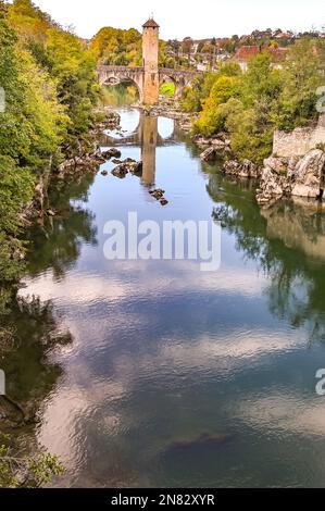 Le Pont Vieux, enjambant la rivière Ousse à Orthez, en France Banque D'Images