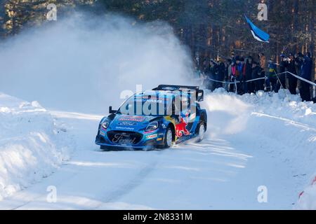 UMEÅ 20230211 Ott Tänak, Estonie, et Martin Järveoja, Estonie, dans un Ford Puma Rally1 hybride, pendant les compétitions de samedi dans le rassemblement suédois, wor Banque D'Images